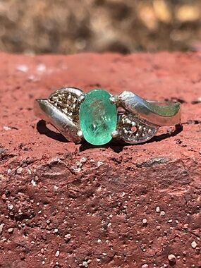 Emerald .925 Silver Ring 6